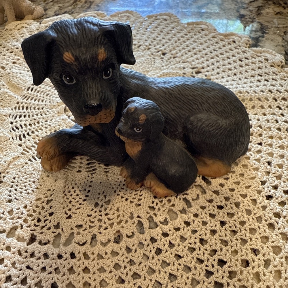 Home Interiors Canine Companions 1424-97 Porcelain Rottweiler And Puppy.